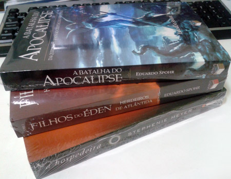 prêmios do sorteio de 2 anos do Parafraseando Livros prêmios do sorteio de 2 anos do Parafraseando Livros