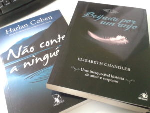 livros Não conte a Ninguém (Harlan Coben) e Beijada por um Anjo #1 (Elizabeth Chandler)