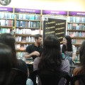 Eduardo Spohr e Frini na mesa